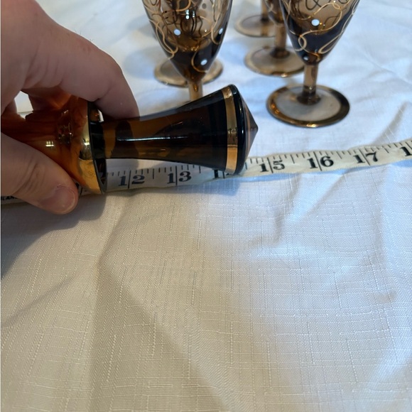 Vintage Elegant Gold Decanter Set with Glasses - Picture 9 of 11